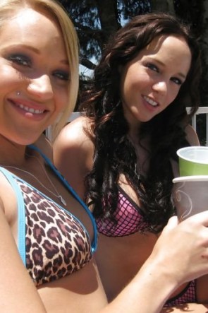 Шикарные пьяные бабы обнажились