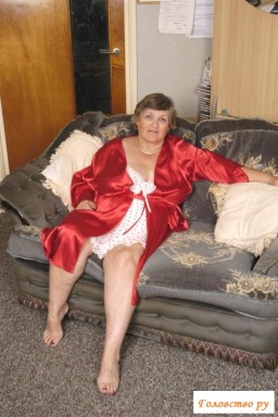 Женщина с голыми сисюлями отличилась Женщина с голыми сисюлями отличилась