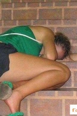 Алкоголь и сексуальные распутные девушки Алкоголь и сексуальные распутные девушки