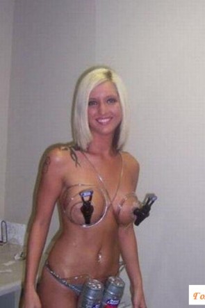 Изящество обнажённых пьяных красоток