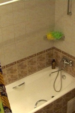 Подсматриваем за тёлочкой в душе Подсматриваем за тёлочкой в душе