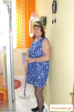 Бабуля затеяла вульгарную уборку Бабуля затеяла вульгарную уборку