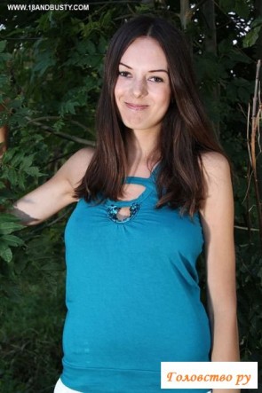 Сексуальная знаменитость Busty Terry на природе