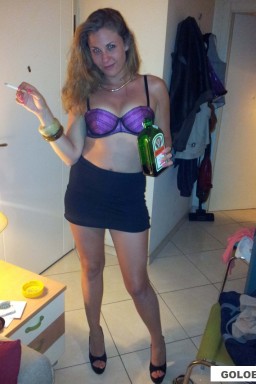 Домашняя эротика не трезвой проститутки Домашняя эротика не трезвой проститутки