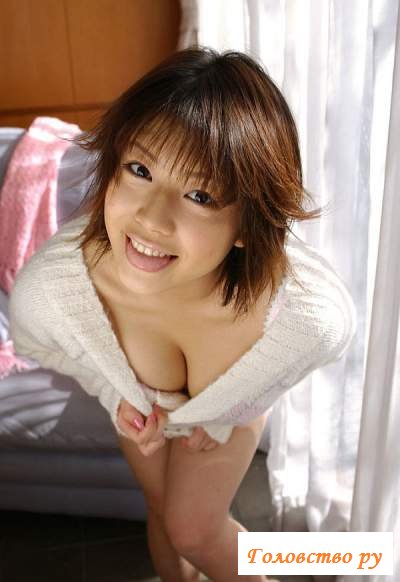 Светит писькой с волосатой растительностью