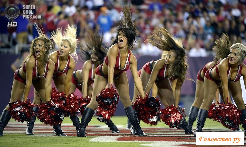 Молоденькие черлидерши обольщают танцами