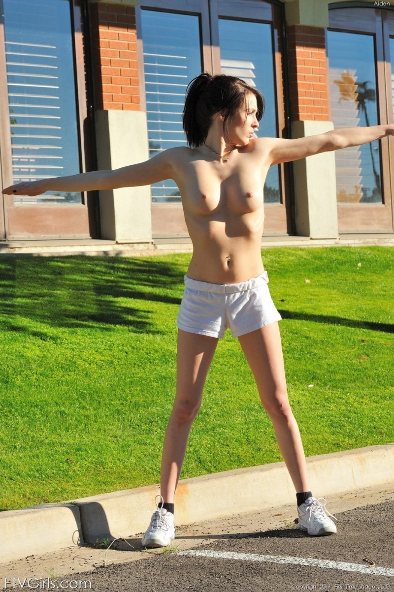 Девушка разделась на пробежке