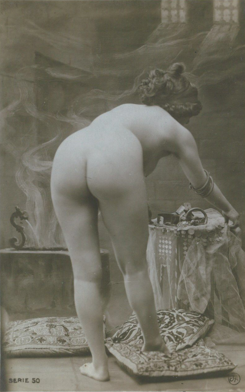 Много голых женских попок ретро (82 фото)