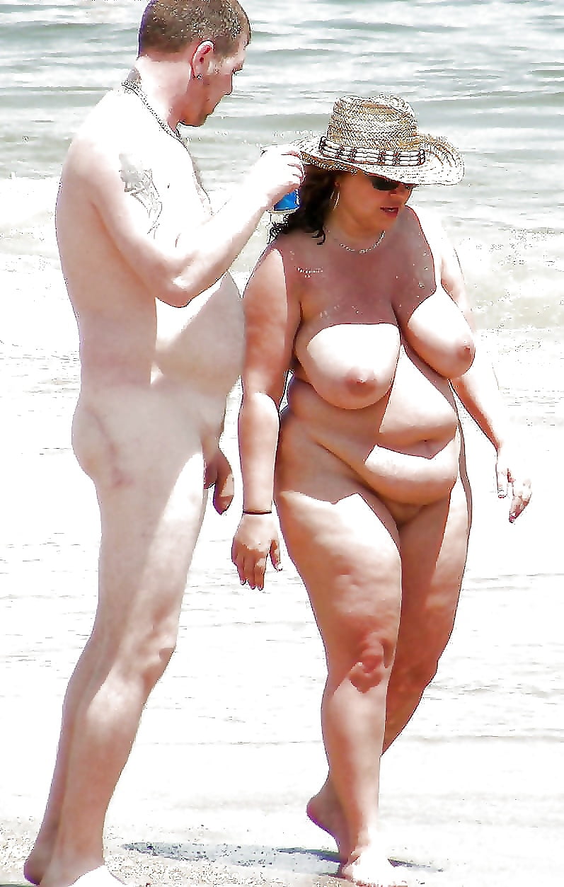 Сисястые бабушки на пляже