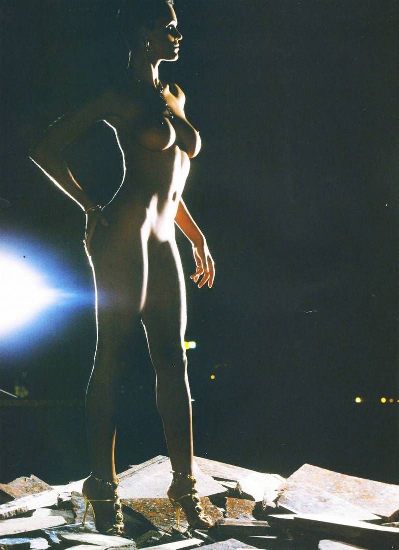 Певица Слава голая грудь