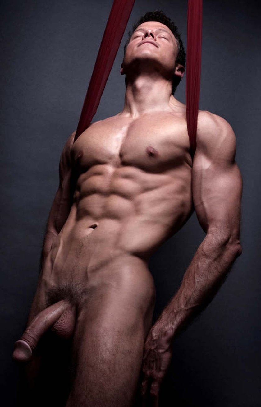 Голые парни с огромными членами