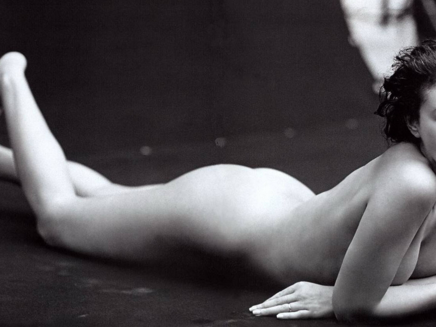 Моника Белуччи попа