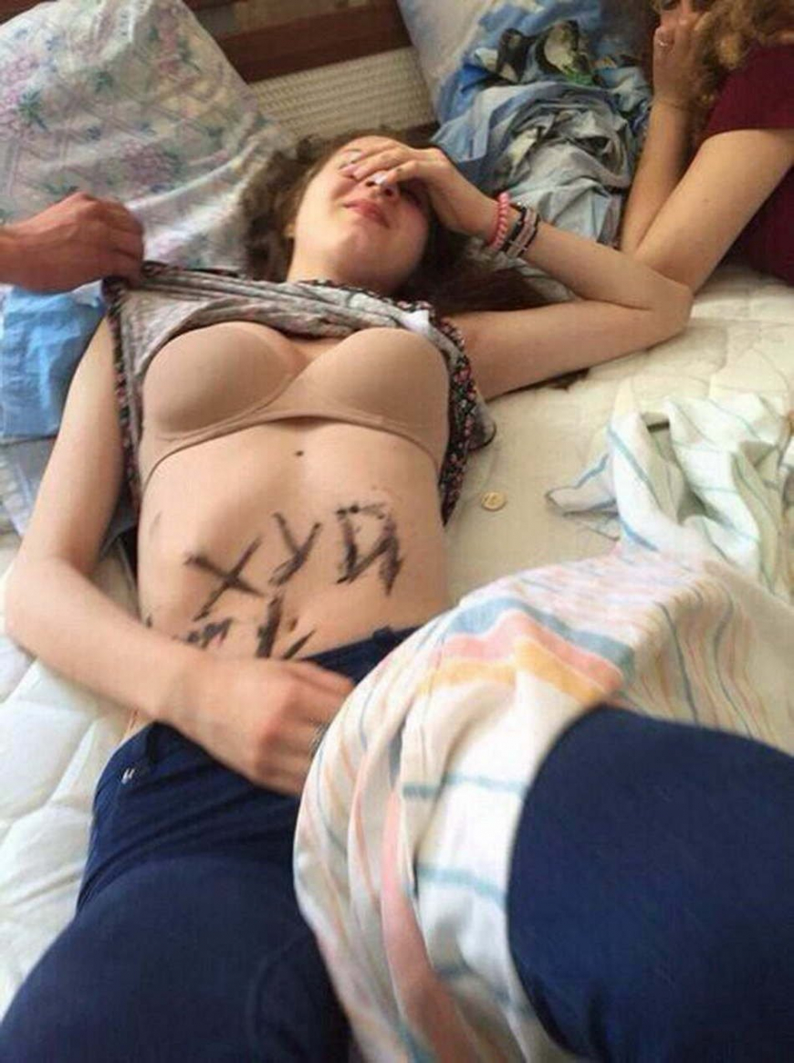 Раздели пьяную девушку