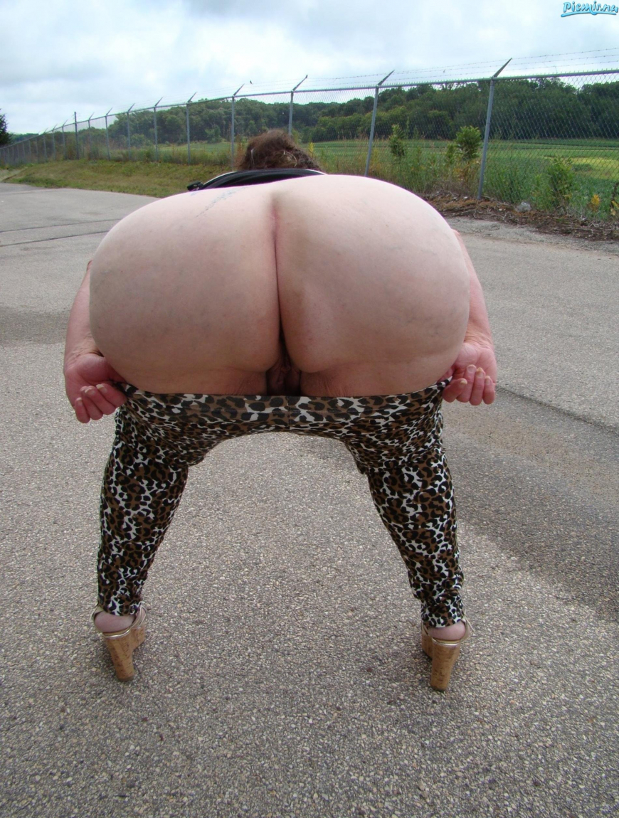 Толстые задницы без трусов