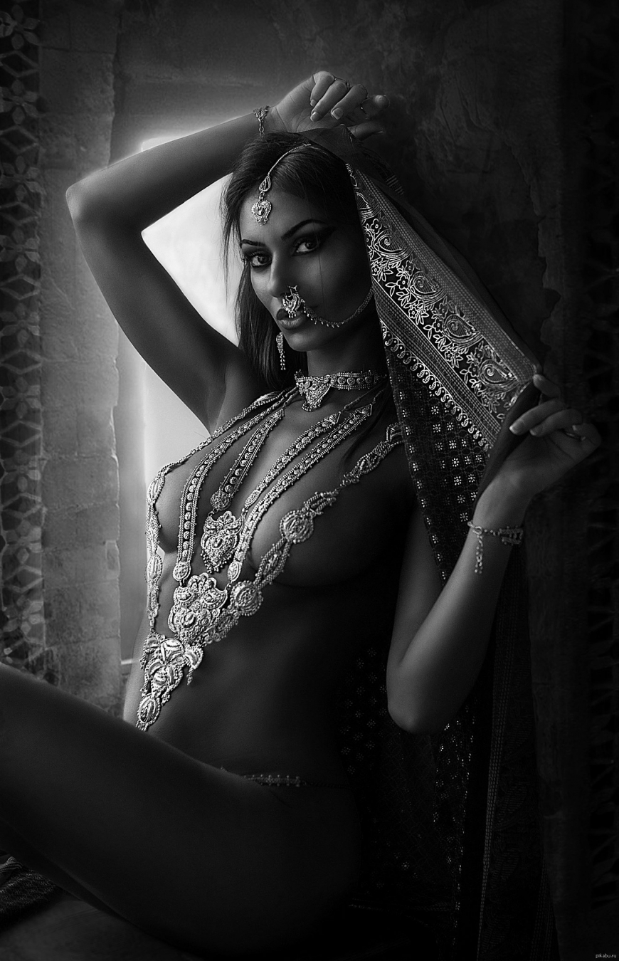 Голые восточные женщины