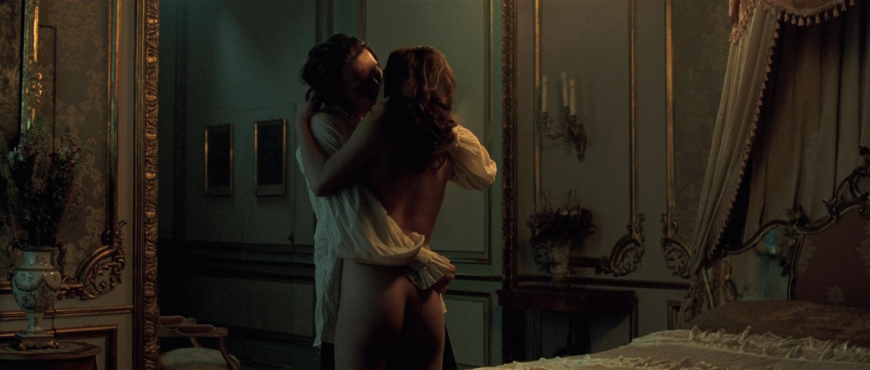 Алисия Викандер голая в фильме