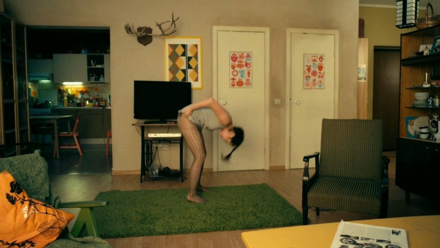 Эмили Блум без трусиков