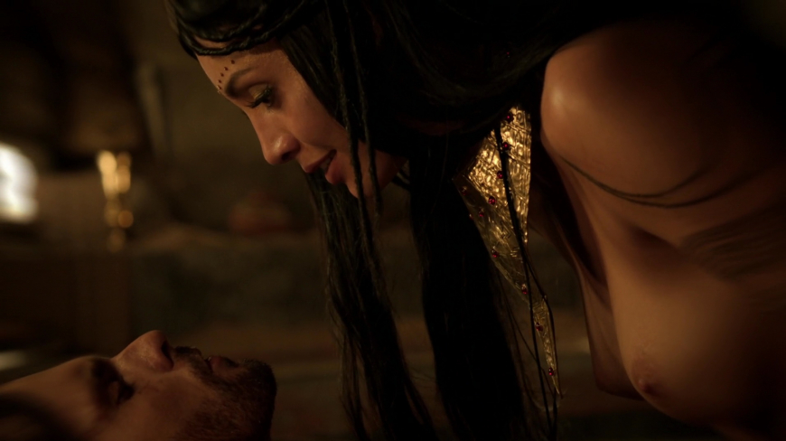 Голая Лара Пульвер из сериала демоны да Винчи