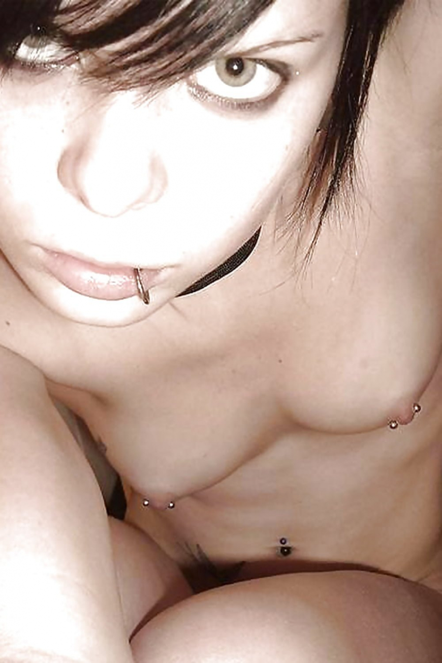 Маленькая грудь голые эмо