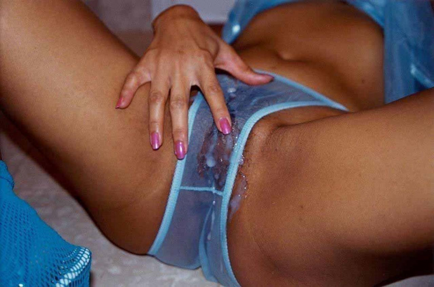 Красивые мокрые трусики