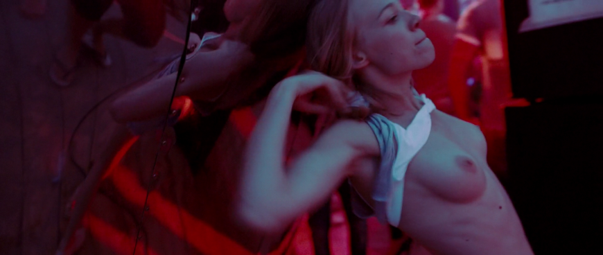 Актриса Александра Бортич голая