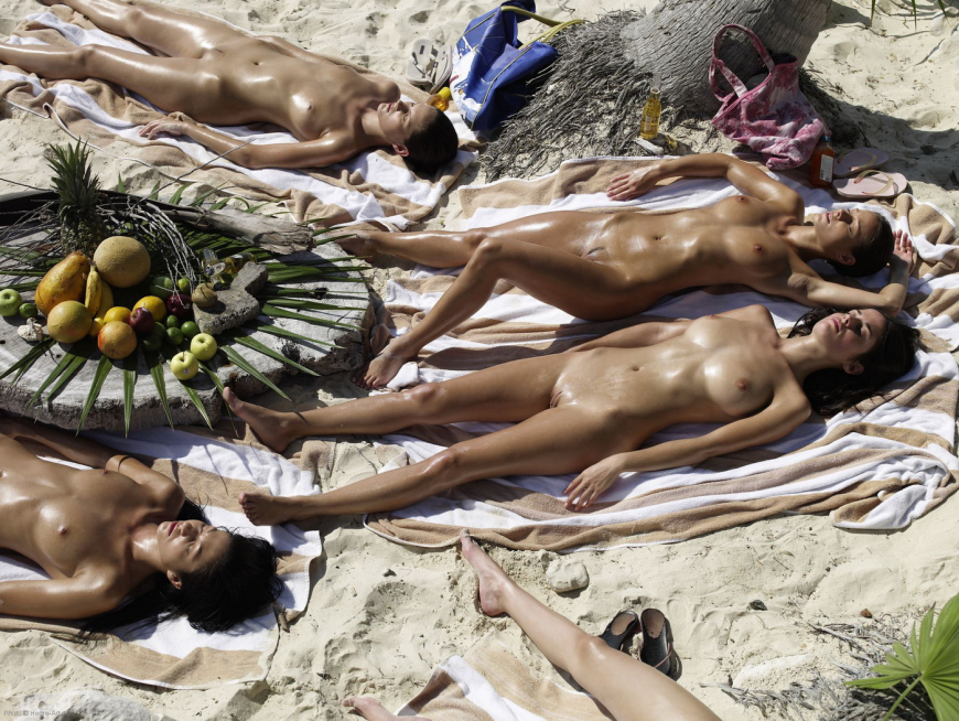 Голые женщины на пляжах Таиланда