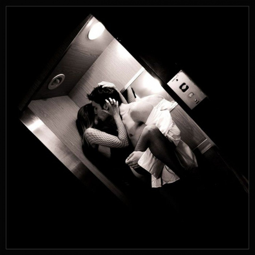 Лесби застряли в лифте