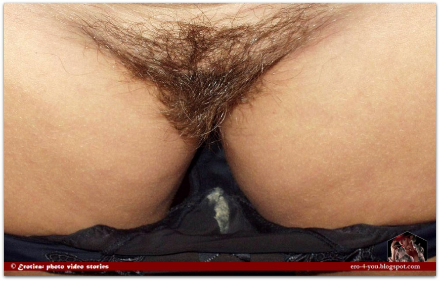 Женский лобок в грязных трусах