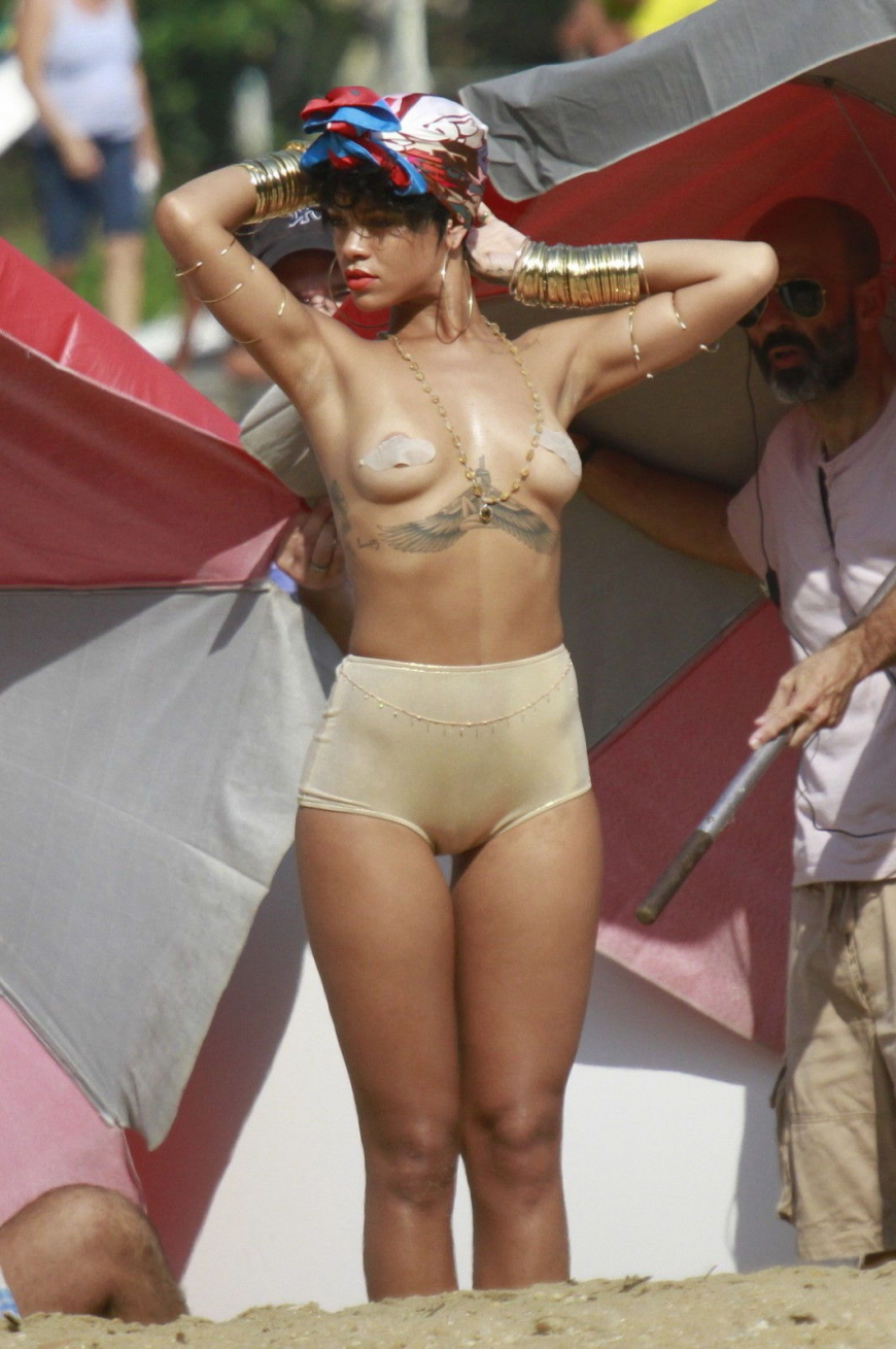 Певица Рианна порно. Голая. 2020.