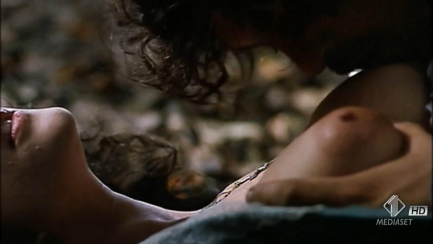 Моника Белуччи в молодости nude