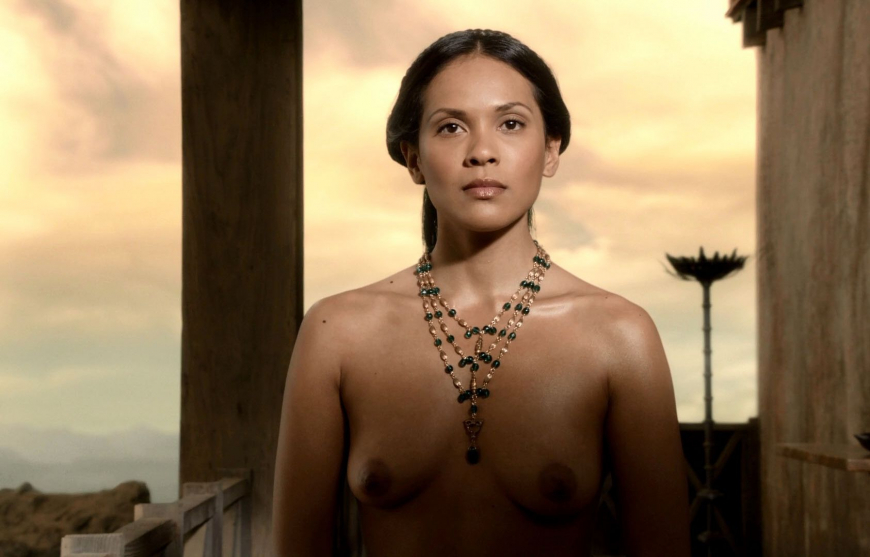 Лесли-Энн Брандт в Нижнем белье