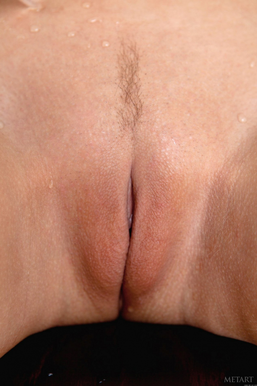 Розовые лобки с дырочками