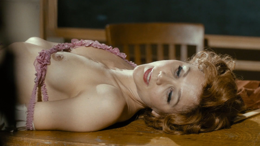 Мэгги Джилленхол nude in Deuce