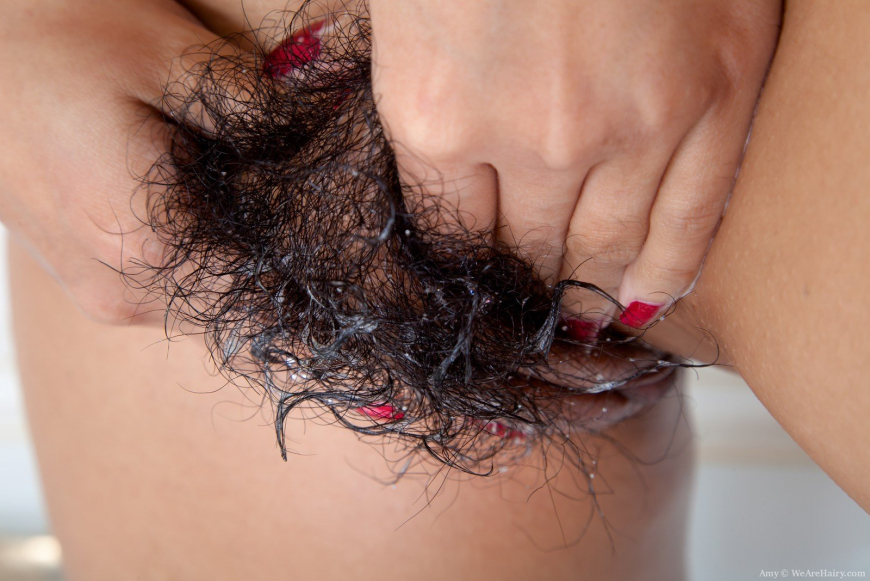 Девушка ссыт крупным планом