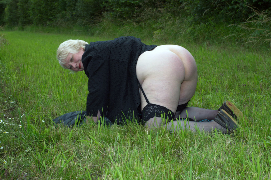 Пожилые бабы без трусов