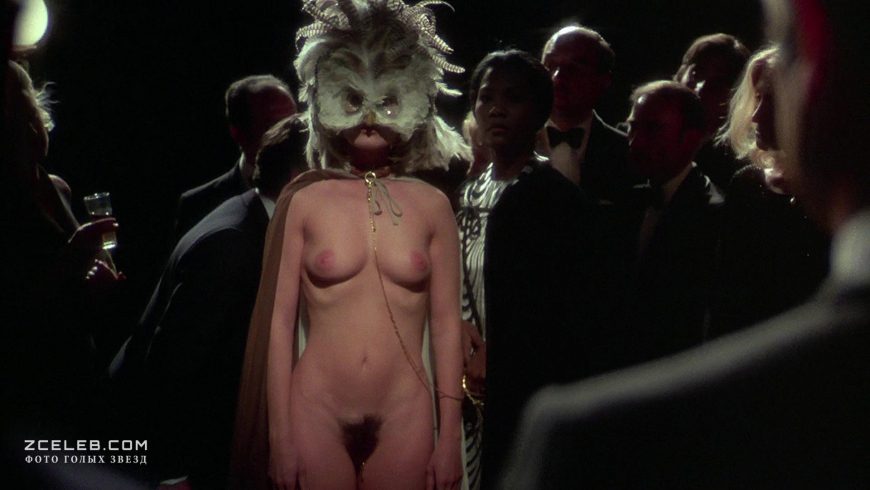 Голая Коринн Клери в фильме история о