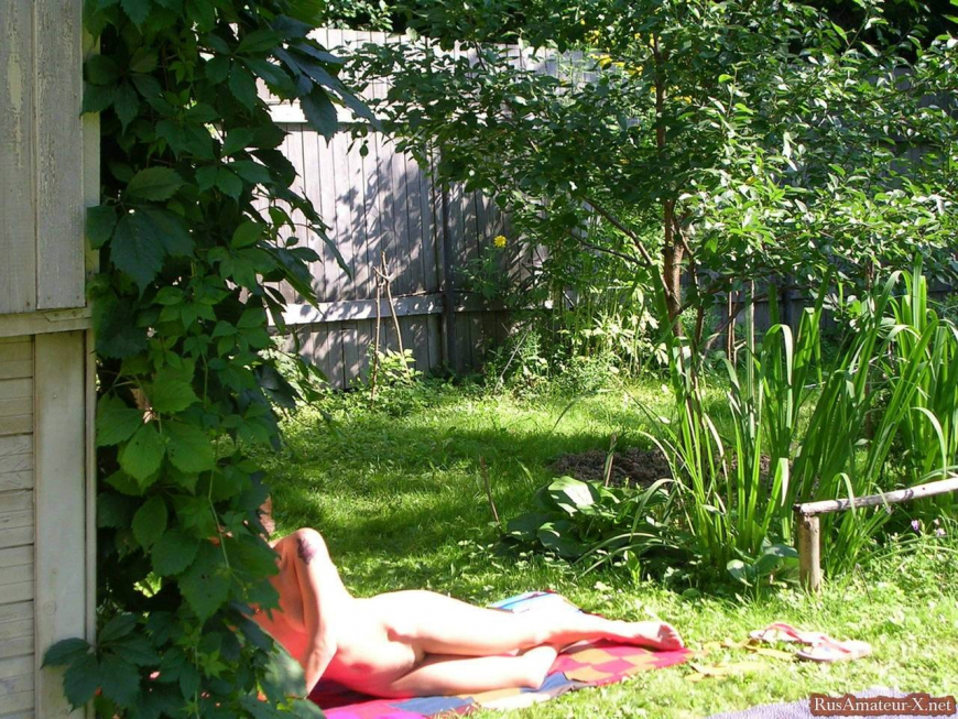 Женщины голышом на даче частное