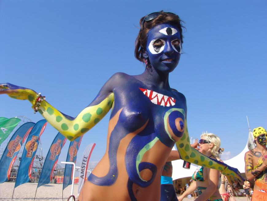 Рисование на голом женском теле