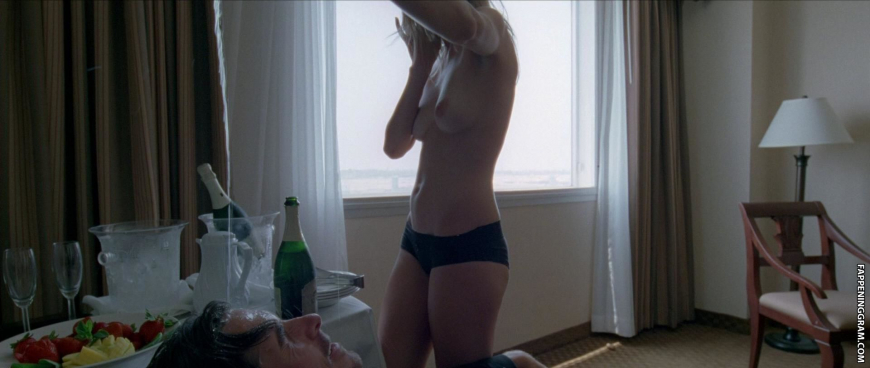 Тереза Палмер (Teresa Palmer) голая в фильме «Берлинский синдром» (2017)
