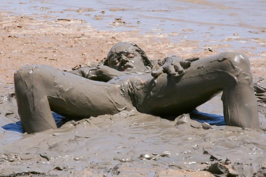 Нудистские грязевые ванны