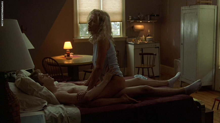 Ким Бейсингер голая в фильме