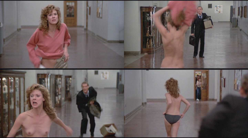 Голая зрелая Оливия на столе