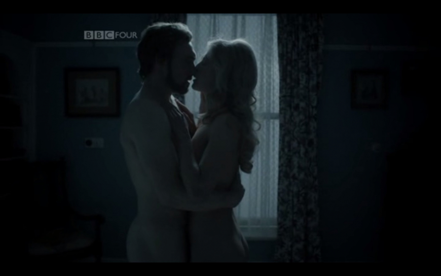 Розамунд Пайк постельные сцены