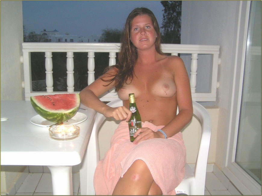 Жена без трусиков в гостинице