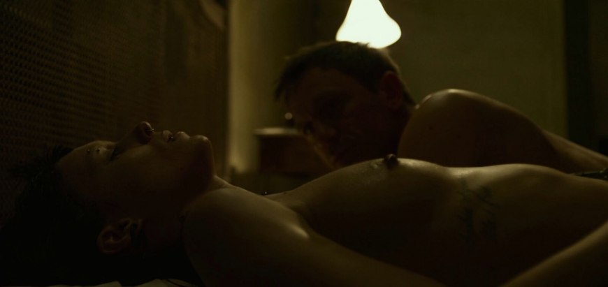 Нуми Рапас грудь голая