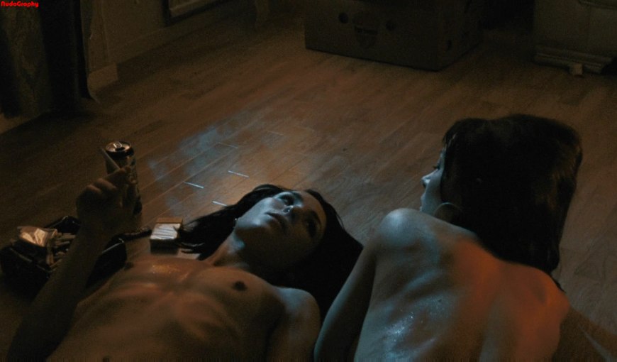 Трине Дюрхольм и Нуми Рапас в фильме strapon