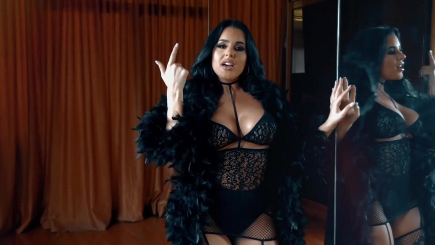 Певица Стефани Асеведо голая