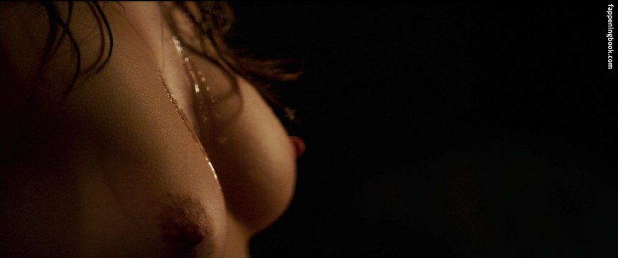 Дакота Джонсон грудь