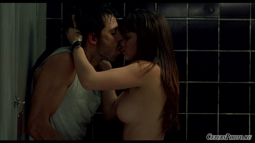 Анна де Армас голая в фильме