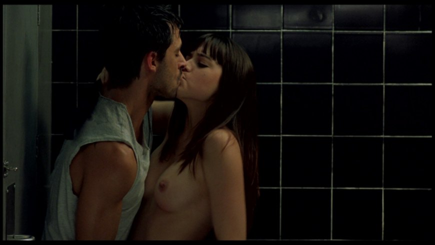 Ана де Армас голая в фильме